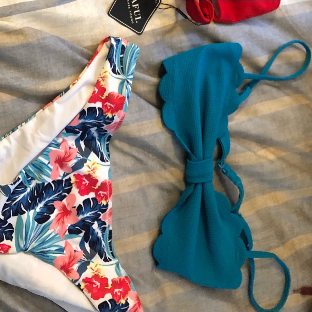 Cute Ruffle blue bikini top - Picture 2 of 5